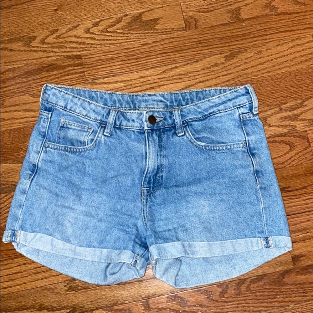 Medium wash shorts